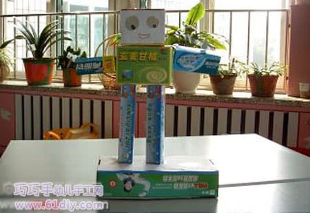 废纸盒做的机器人