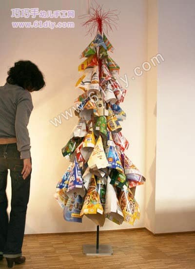 食品包装盒制作的圣诞树
