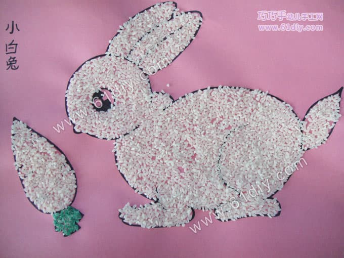 大米贴画：小白兔吃萝卜