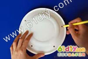 纸盘铃鼓（幼儿园早锻炼器材制作）Paper Plate Tambourine