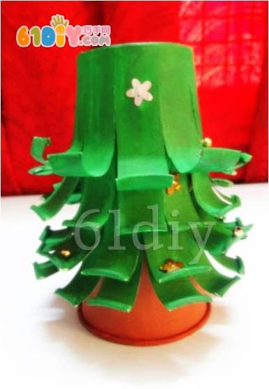怎样用纸杯手工制作圣诞树