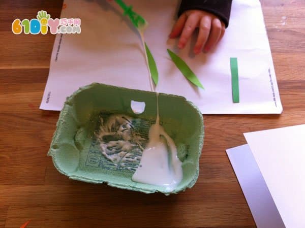 鸡蛋盒手工——新年花卡制作