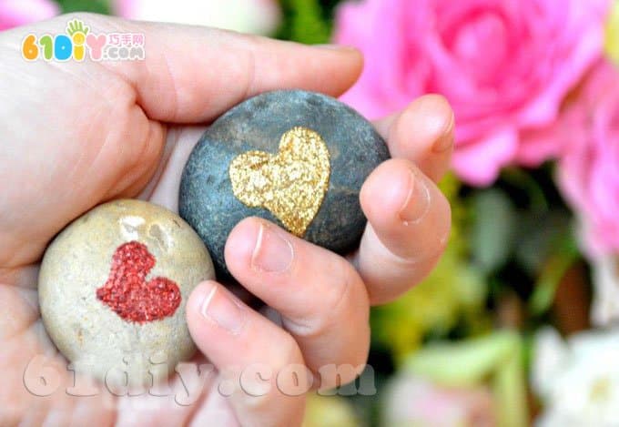 妇女节手工礼物——爱心石头
