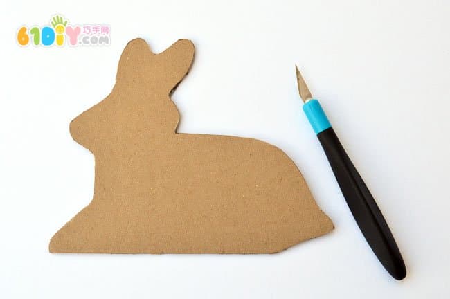 硬纸板废物利用制作手工兔子