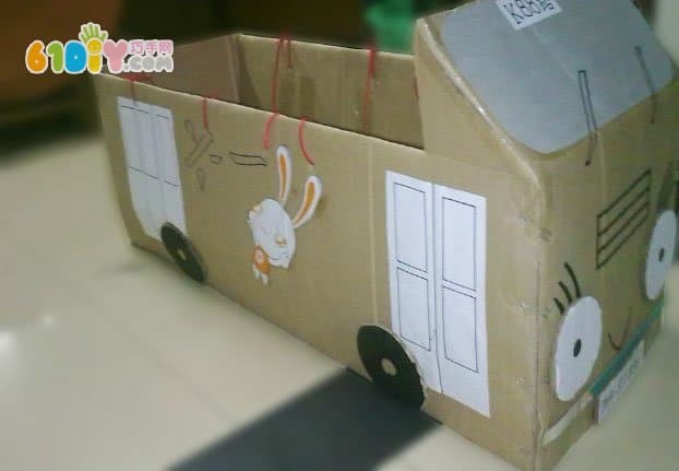 幼儿园玩具DIY：纸箱汽车