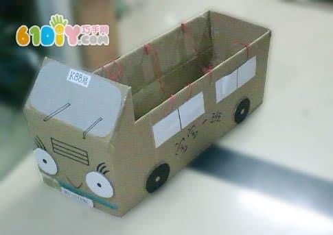幼儿园玩具diy:纸箱汽车