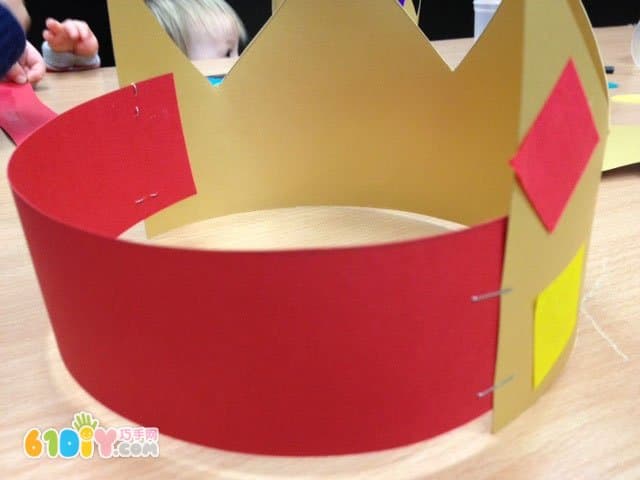 儿童手工制作国王的帽子