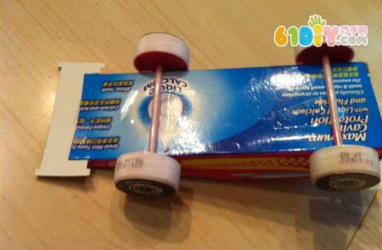 儿童手工制作牙膏盒赛车