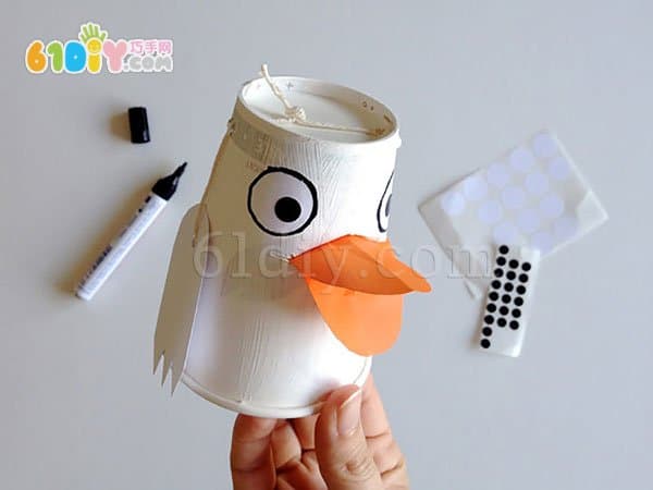 纸杯制作玩偶小鸭子的一家