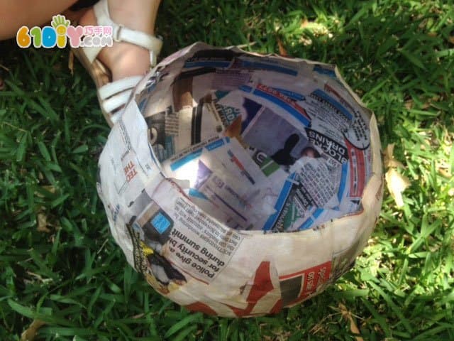 气球报纸手工制作万圣节女巫锅