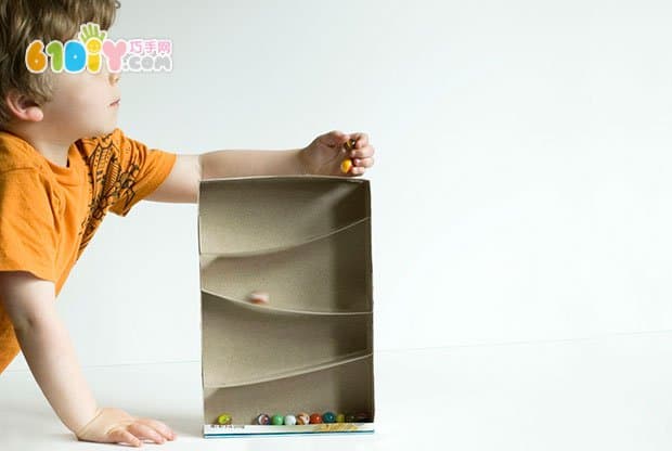 玩教具制作 纸盒DIY滚球玩具