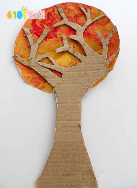 废纸板制作秋天的树
