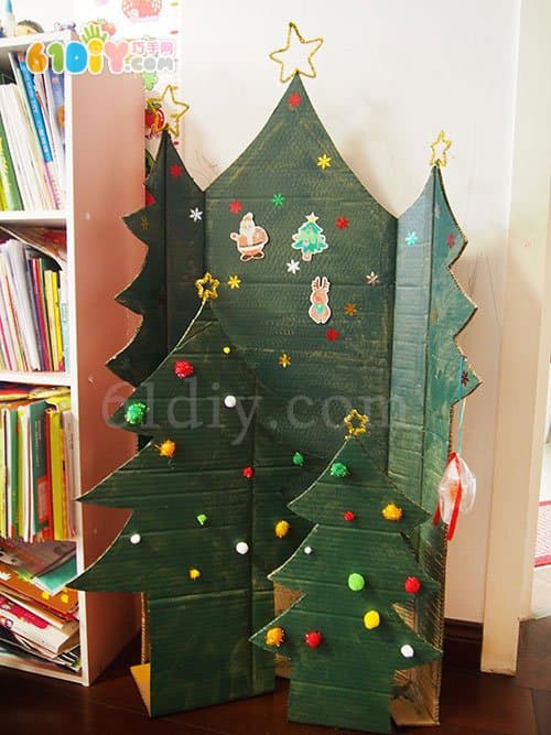 用废纸板制作大圣诞树