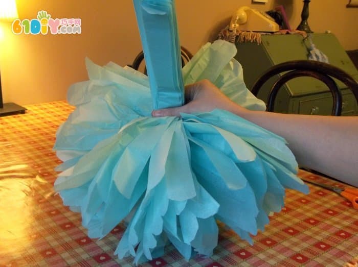 节日装饰 搓纸花球制作方法