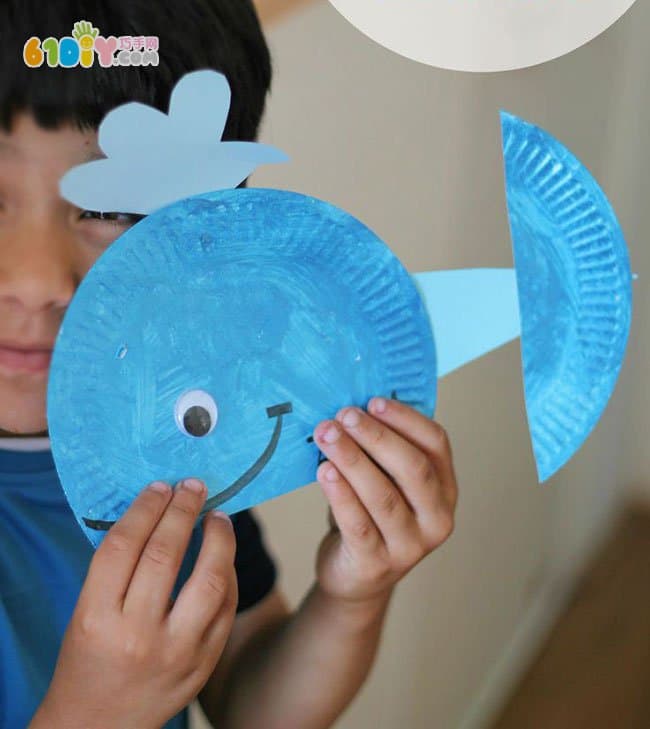 儿童DIY制作纸盘鲸鱼