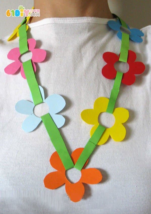 儿童制作母亲节鲜花项链