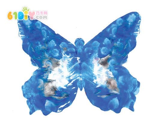 儿童涂鸦美丽的对称蝴蝶