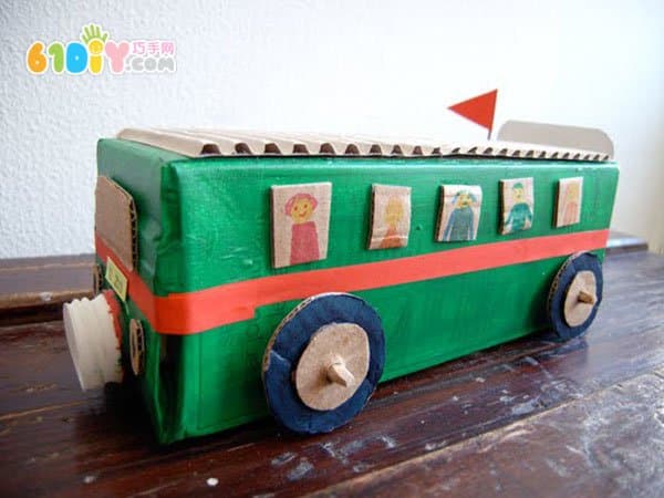 废纸盒制作的手工玩具小汽车