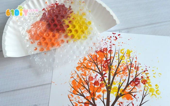 儿童创意画 用泡泡膜画秋天的树