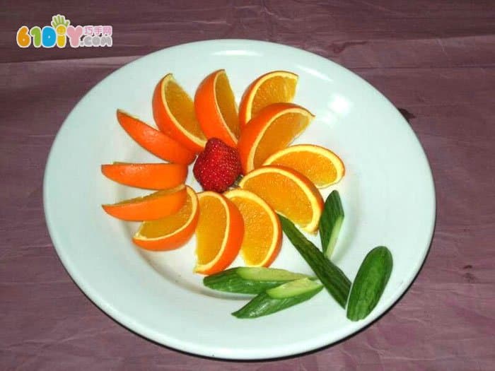 简单的花朵造型水果拼盘