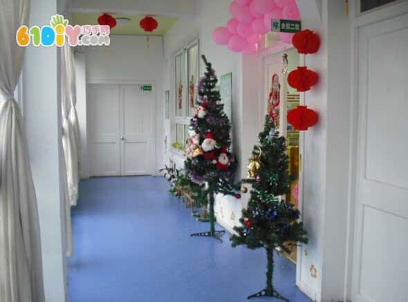 幼儿园圣诞节走廊布置