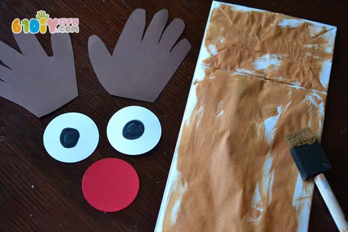 用纸袋制作圣诞驯鹿