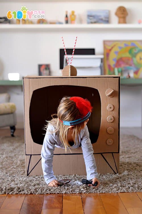 废纸箱DIY制作电视机