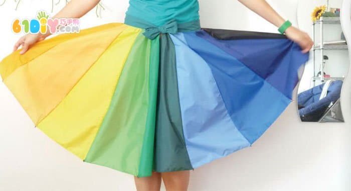 旧雨伞环保衣 漂亮的彩虹裙