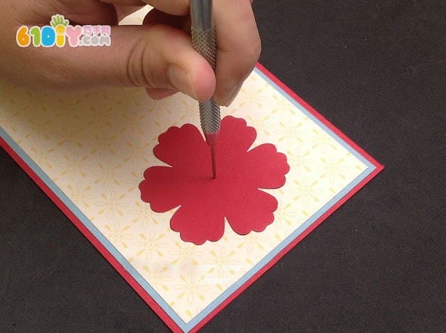 利用压花器制作简单花朵卡教程