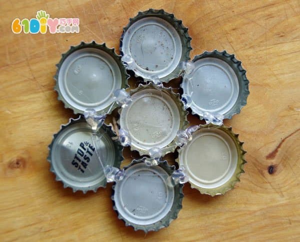 废物利用 啤酒瓶盖制作小花朵
