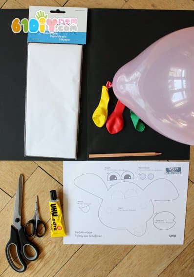 儿童利用气球制作卡通小羊羔灯笼