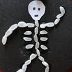 儿童万圣节DIY 利用大米制作骷髅贴画