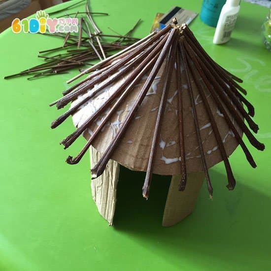 亲子手工 废纸板树枝制作小房子