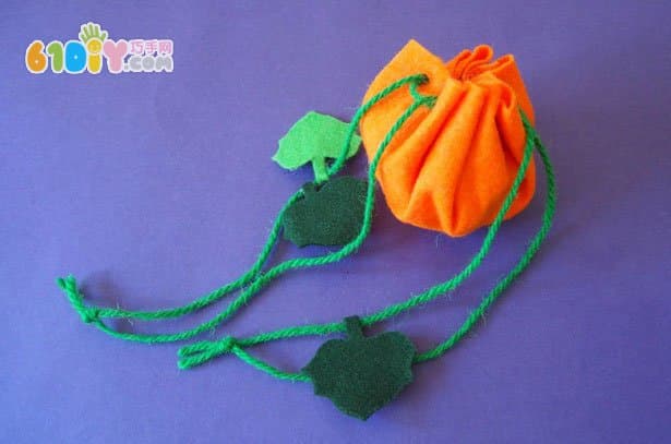 不织布制作简单的万圣节南瓜形讨糖袋