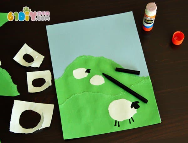 儿童撕纸贴画——草原上的小羊羔