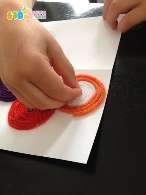 儿童手工制作感恩节毛线花朵卡