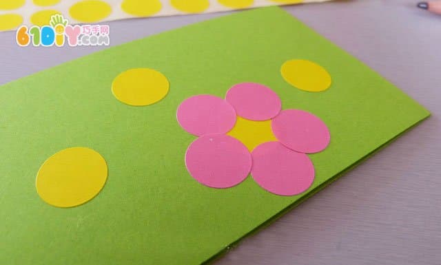 儿童手工制作漂亮的花束书签