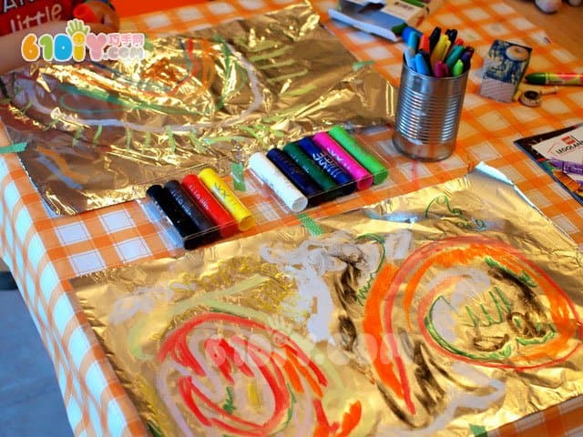 儿童手工制作闪亮的艺术项链