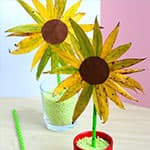 儿童利用树叶手工制作向日葵花朵