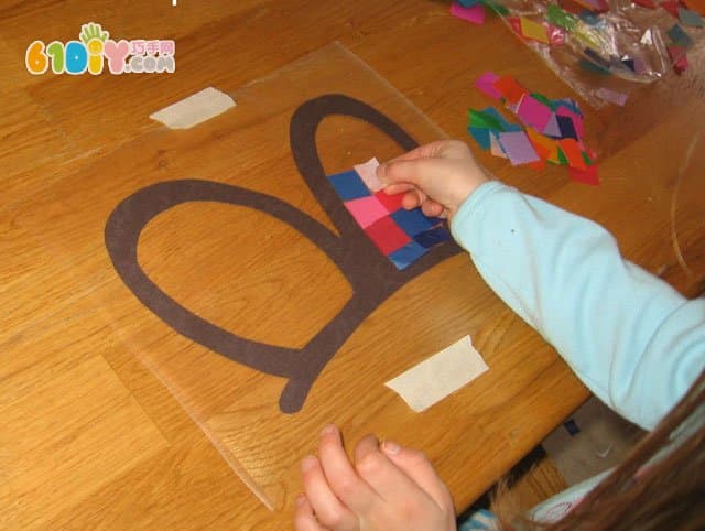 幼儿学字母B手工 美丽的蝴蝶窗饰