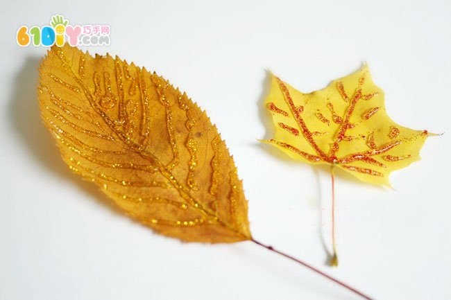 儿童秋天手工 简单的树叶涂鸦