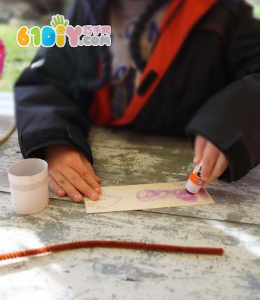幼儿DIY制作卷纸筒驯鹿