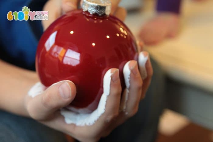 DIY简单可爱的手印雪人圣诞球