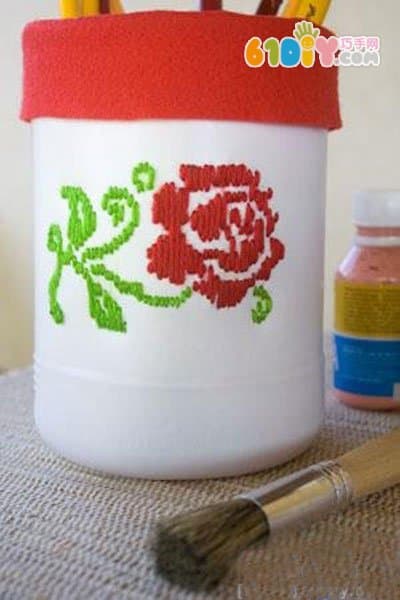 牛奶桶废物利用DIY制作绣花笔筒