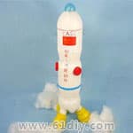 利用饮料瓶制作太空火箭