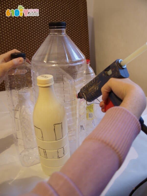 怎样用塑料瓶制作城堡摆件